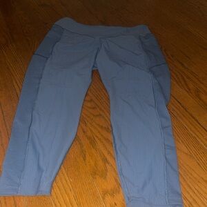 Blue ribbed leggings